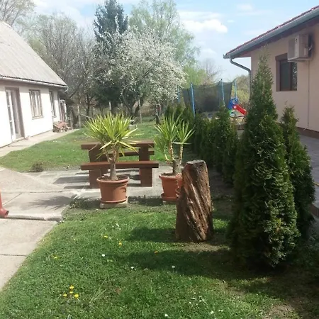 Tolles In Fonyd Mit Terrasse, Grill Und Garten Holiday home *